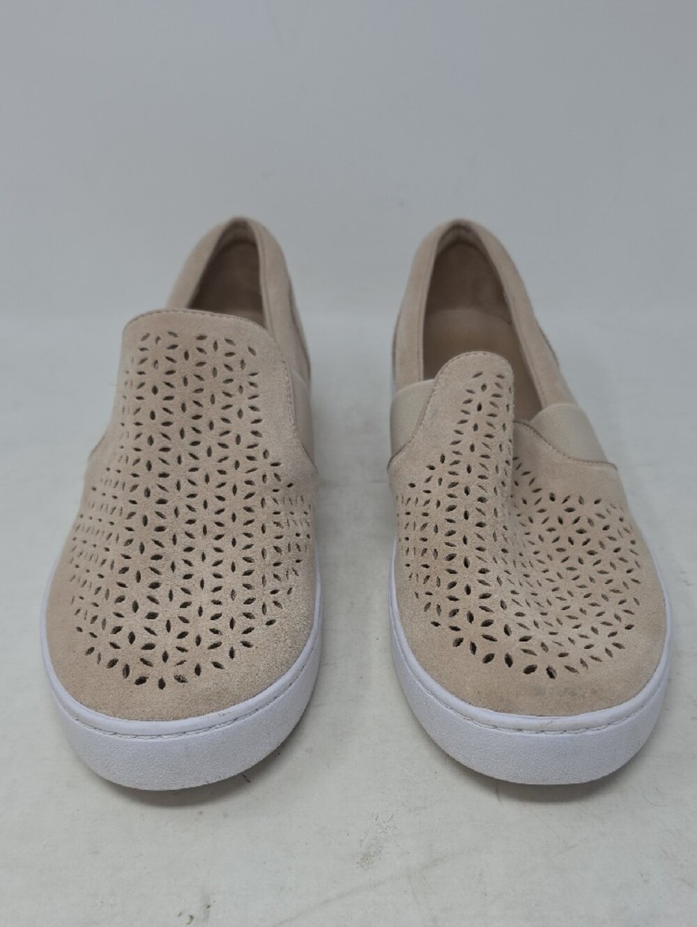 Vionic Kani Beige Laser-Cut Slip-On Flats Size 10 - Picture 2 of 7